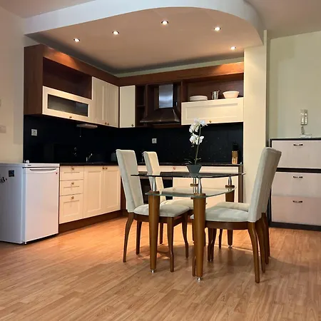 аpartment In The Garden Of Eden